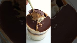 Porridge protéiné saveur Snickers : recette en commentaire !