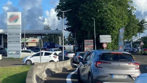 Préavis de grève à la Sara, menace de blocage, les stations-service sont prises d'assaut