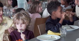 Premier bilan d'étape positif pour la journée d'école en continu "MAE" à Neuchâtel | RTS