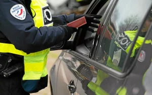 Près de Dinan, il roulait alcoolisé et sous stupéfiants avec sa fille de deux ans dans la voiture