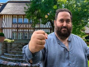Près de Honfleur, Oussama Ammar veut détruire le Domaine d'Ablon en live, à l'occasion d'un "happening"