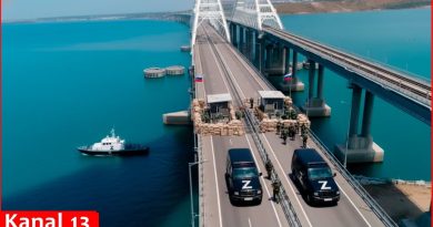 Prêts à frapper : des forces russes surveillent le pont de Crimée