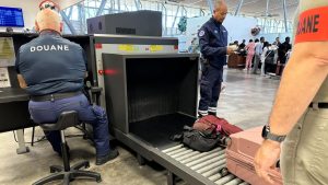 Prison ferme pour le couple au bébé et aux 20 kilos de shit: « Vous ne le connaissez pas mais il vous confie 302.700 euros de marchandise… »