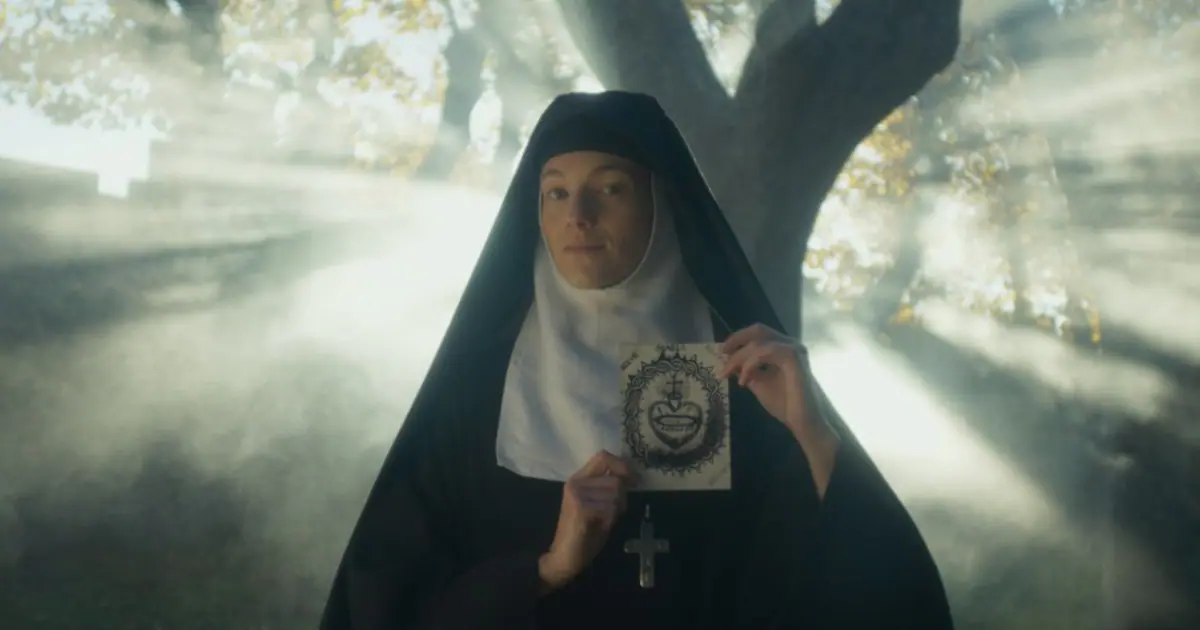 «Sacré Cœur» : que révèle le film chrétien soutenu par les médias du groupe Bolloré ?