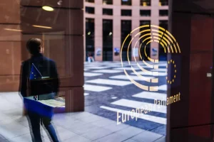 Devoir de vigilance : alliance de la droite et de l'extrême droite au Parlement européen sur l'omnibus