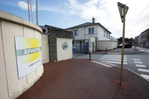 Erasteel, entreprise d'acier rapide, supprime 190 postes sur 244, soit 90 % de ses effectifs.