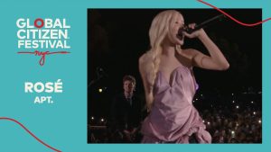 ROSÉ fait ses débuts au Global Citizen Festival avec 'APT'