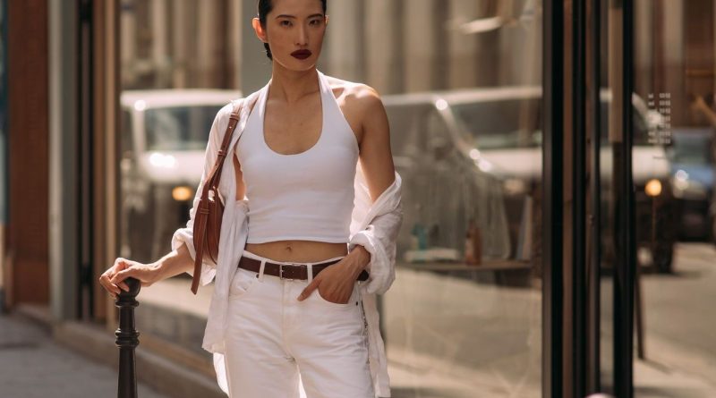 Ceinture marron : l'accessoire rétro et minimaliste qui modernise vos jeans