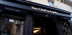 Richemont dévoile ses résultats financiers solides et sa croissance continue