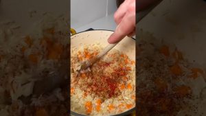 Riz Pilaf au Safran : Recette Savoureuse en 1 Étape 🍚