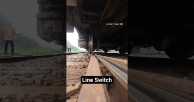 Roues de train franchissent le flasque de croisement