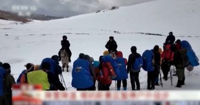 Route menant au lac Kanas en Chine fermée