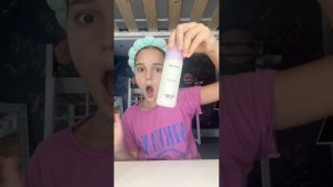 Routine de soins pour la peau d'une enfant de 10 ans