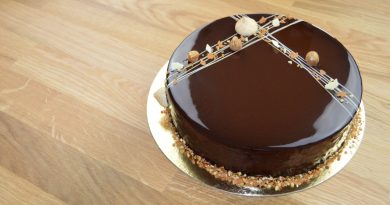 Royal ou Trianon : Le Duel des Pâtisseries