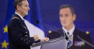 Le chef d'état-major Fabien Mandon critique la Commission européenne et son projet de mur de drones