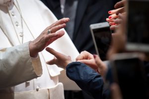 Sacrebleu ! Quand le pape dresse au monde un constat de pauvreté - Avenir Suisse