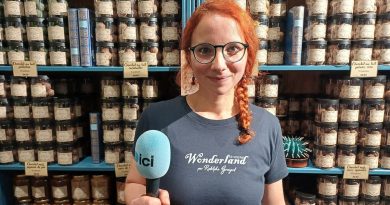 Samia : Responsable du magasin Wonderland Patisserie - ICI