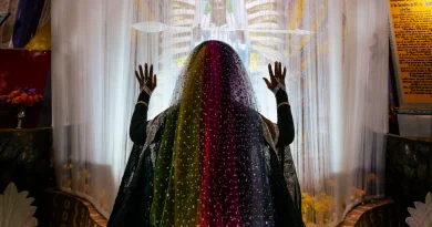 Sectes : l'attrait des femmes pour les martiens expliqué