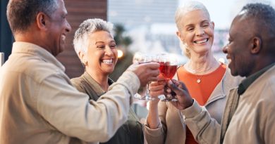Sexe, drogue et alcool : pourquoi les seniors deviennent la nouvelle génération à risques ?