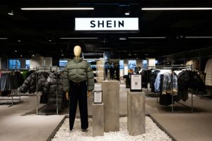Shein s'installe à Paris sous haute tension