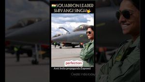 Shivangi Singh, leader de l'escadron IAF, reçoit le badge QFI