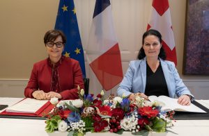 Signature de trois conventions rectifiant la frontière entre la France et la Suisse