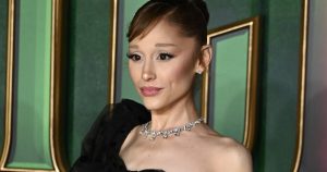 Singapour. Il a sauté sur Ariana Grande sur un tapis rouge : Johnson Wen condamné à 9 jours de prison