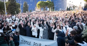 «Solidarité à Marseille : des milliers de citoyens soutiennent la famille Kessaci contre le narcotrafic»