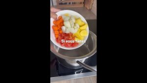 Soupe de poulet riche en lĂ©gumes đČđ„Š