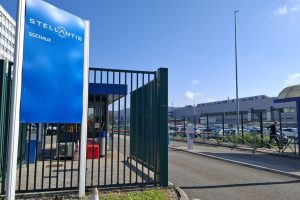 Stellantis : à Sochaux, l'usine de nouveau à l'arrêt faute de pièces détachées pour les voitures