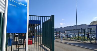 Stellantis : à Sochaux, l'usine de nouveau à l'arrêt faute de pièces détachées pour les voitures
