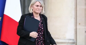 Stéphanie Rist, ministre de la Santé, présente un projet de loi sur la protection de l’enfance pour 2026.