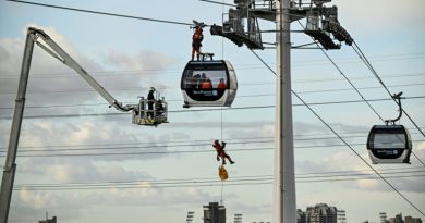 Sur le premier téléphérique d'Île-de-France, exercice d'évacuation grandeur nature