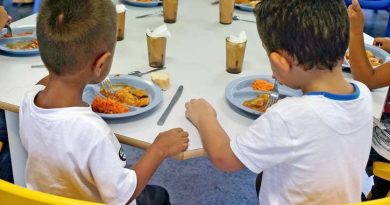 Suspension de la cantine dans les écoles catholiques : "On nous prend en otage au dernier moment"
