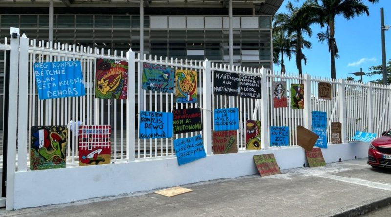 Témoignages de soutien et débats houleux au procès du « déboulonnage des statues »