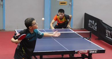 Dylan Vongue (au fond) a remporté le Critérium 3 en battant Léo Sayegh (au service) en finale du tableau élite.