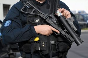 Tir de LBD dans la tête d'un lycéen lors d'une manifestation : le policier bientôt renvoyé en correctionnelle ?