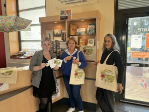 Tote bages, magnets, cartes postales... Le Pays du Neubourg lance sa collection de produits dérivés !