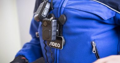 Tous les policiers vaudois seront bientôt équipés de caméras-piétons, le Valais ancre leur usage dans la loi - Le Temps