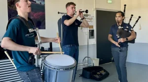 « Transmettre la tradition » : Pontivy fait vibrer la Bretagne au son des caisses claires