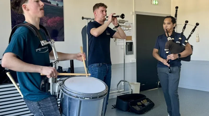 « Transmettre la tradition » : Pontivy fait vibrer la Bretagne au son des caisses claires