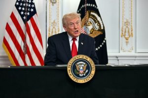 Trump considère "fermé" l'espace aérien vénézuélien, colère de Caracas