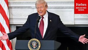 Trump dénonce les 'pilotes kamikazes' des Démocrates face au shutdown