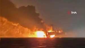 Turquie : explosions sur deux pétroliers de la flotte fantôme russe touchés par des roquettes, des mines ou des drones