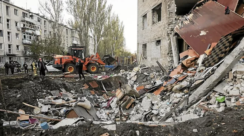 Ukraine : six morts dans des frappes russes, Kiev cible un port pétrolier