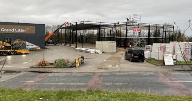 Un bâtiment en construction dans la zone commerciale de La Glacerie, une nouvelle enseigne attendue