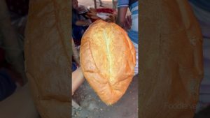 Un homme dévoué vend le pain afghan le plus unique 🍞