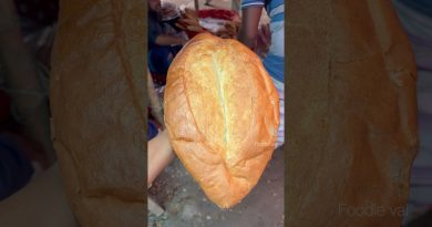 Un homme dévoué vend le pain afghan le plus unique 🍞