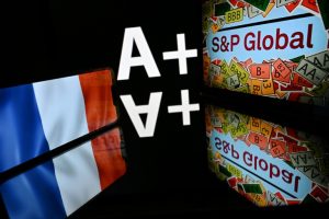 Un mois après avoir abaissé la note française, S&P s'abstient d'une nouvelle décision
