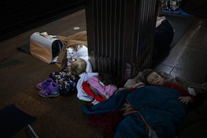 Un mort, 600.000 foyers privés d’électricité, limogeage : l’Ukraine entre chaos militaire et crise politique